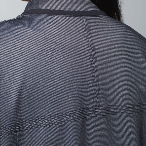 NWOT Rare Lululemon Cocoon Car coat size M - Picture 5 of 16